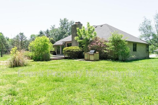 Building Photo - 113 Brittany Ln