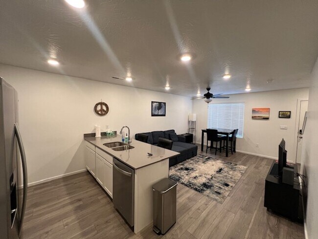 Building Photo - Long Valley Gem! $500 Move in Credit in December!