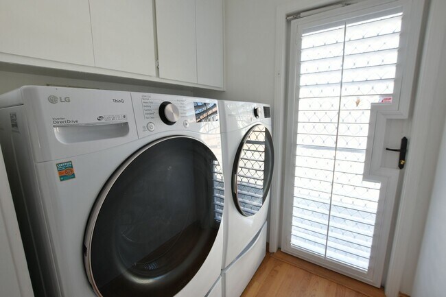 Building Photo - Well Maintained 3 Bedroom 2 Bath Home in Highly Desirable Saratoga Neighborhood!