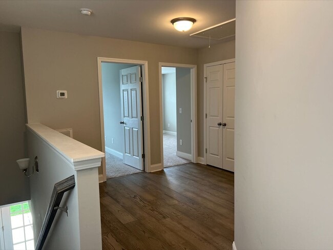 Building Photo - Beautiful Open Concept in a Convenient Loc...