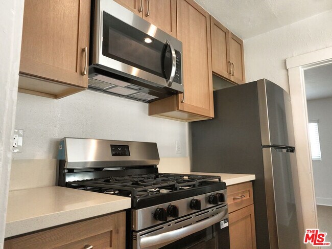 Building Photo - 843 N Coronado St