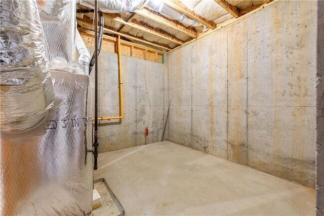 Building Photo - 156 Adams Cir