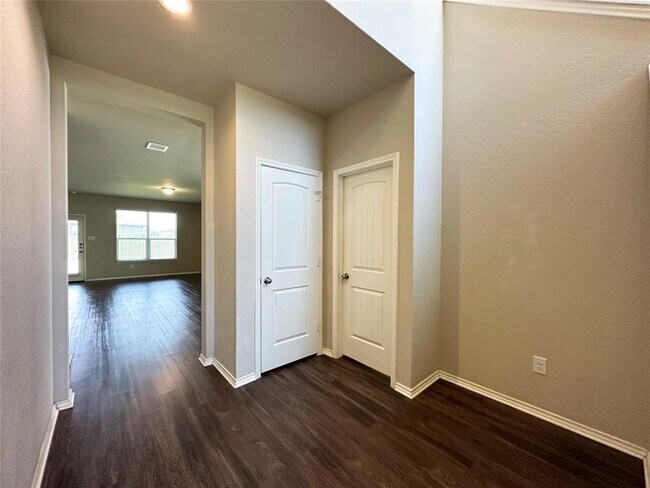 Building Photo - 109 Miles Dr