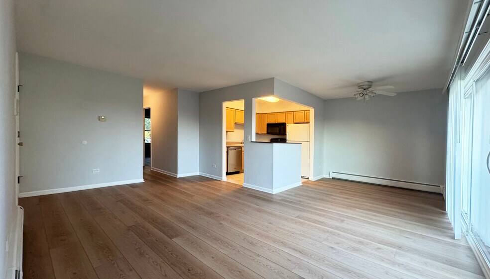 Building Photo - 995 S Ct of Shorewood