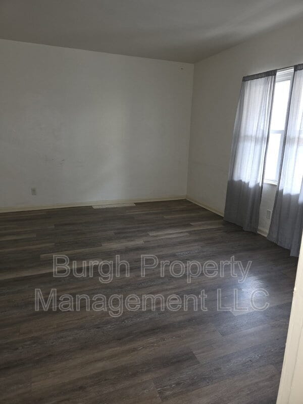 Building Photo - 489 Norton St