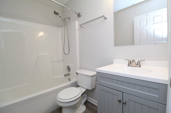 Building Photo - Updated 3/2 Brick Duplex in Northwest Pens...