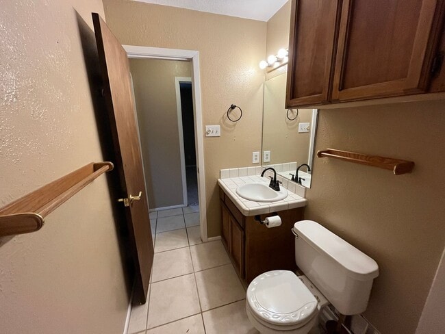 Building Photo - 2118 Meadowgrove Dr