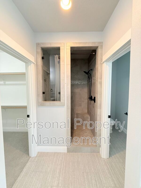 Building Photo - 5604 NE 133rd St