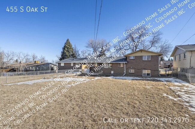 Building Photo - 455 S Oak St