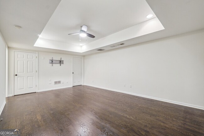 Building Photo - 2315 English Ivy Ct