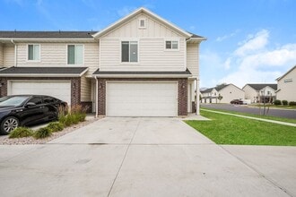 Building Photo - Beautiful 3 Bed, 2.5 Town Home! Available Now! See Our 3D Tour of This Property!