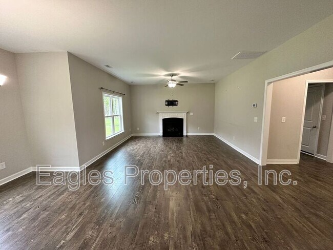 Building Photo - 451 Fallingbrook Dr
