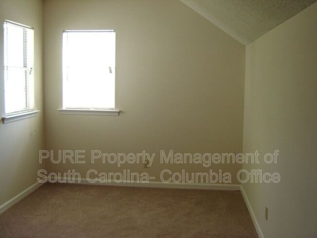 Building Photo - 8 Ridge Pond Dr