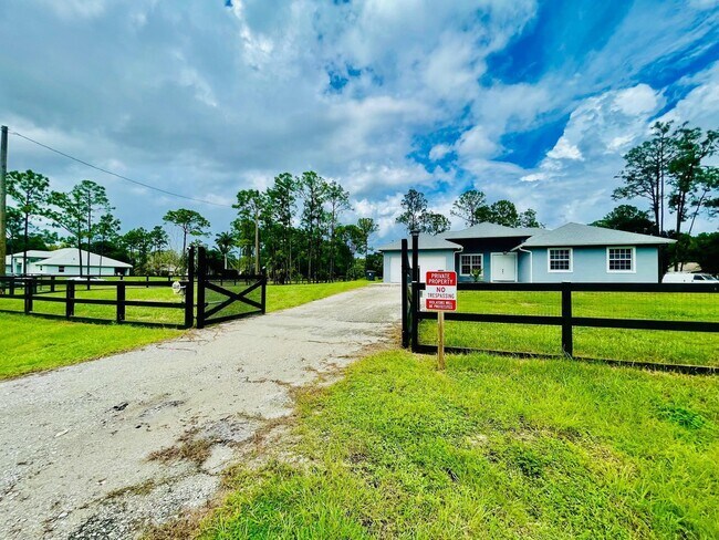 Building Photo - 17225 78th Rd N