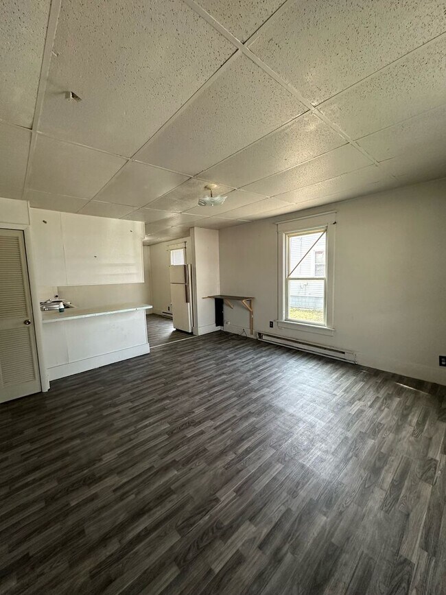 Building Photo - 417 Middlebury St