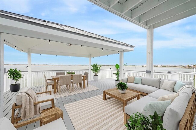 Building Photo - 1322 Outrigger St