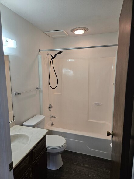 Building Photo - 1341 E Highland Ave