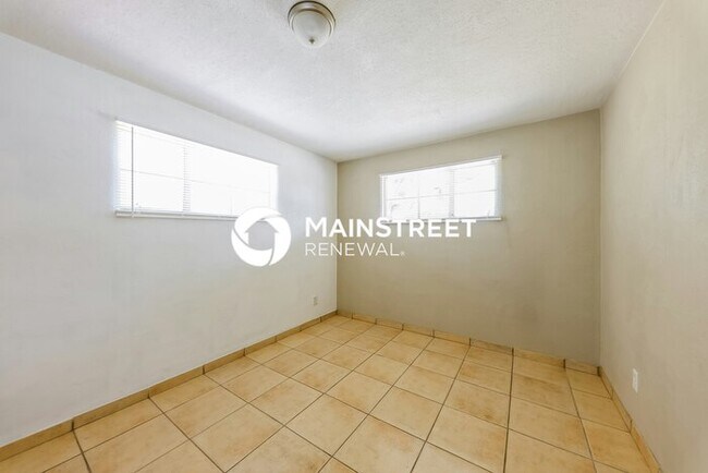 Building Photo - 3 Bedroom Pet-Friendly Home in Phoenix, AZ with Main Street Renewal