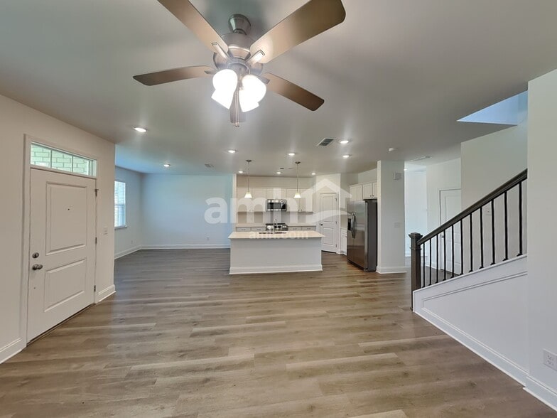 Building Photo - 204 Argea Dr