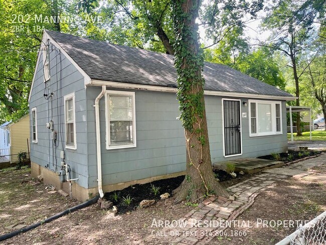 Primary Photo - 202 Manning Ave