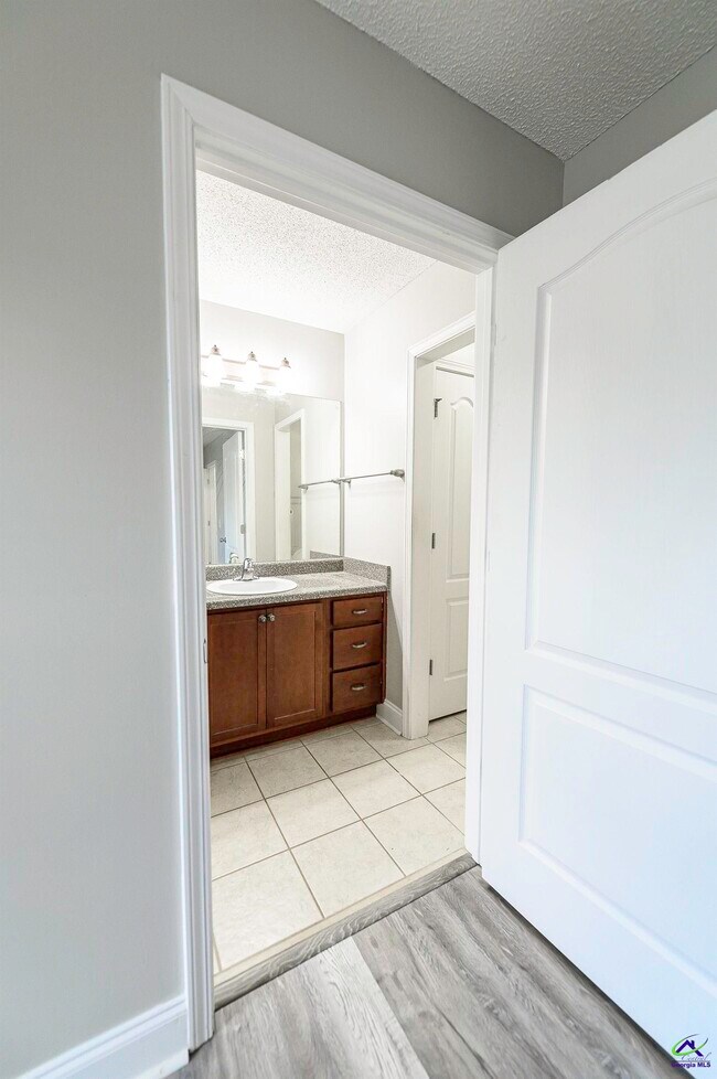 Building Photo - 307 Nile Ln