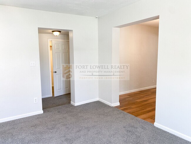 Building Photo - Beautiful 3 Bed, 2 Bath with Pool!! NO HOA!!! (Available on 05/01/26)