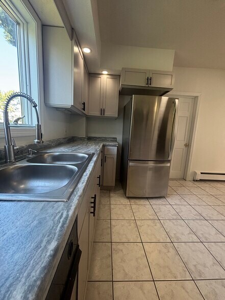 Building Photo - 33 Appleton St