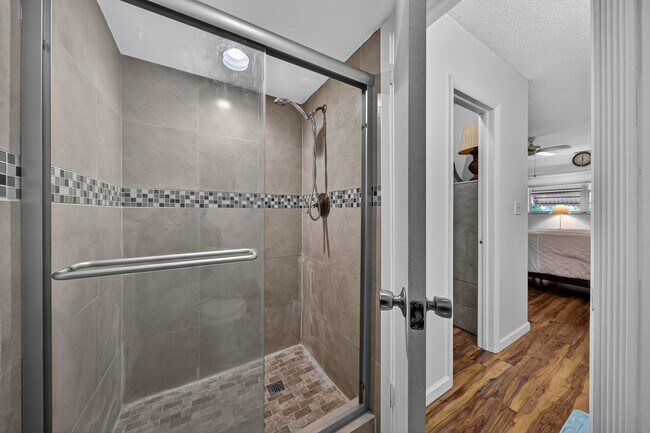 Building Photo - 804 SE 7th St