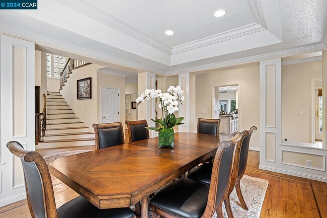 Building Photo - 3040 Stonegate Dr