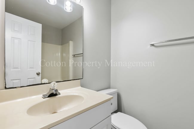 Building Photo - 406 N Dickerson St