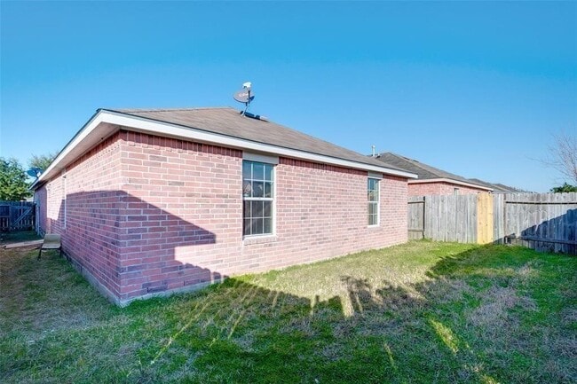 Building Photo - 18735 Reynolds Park Dr