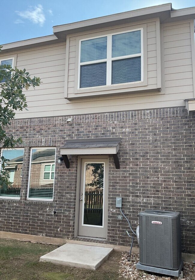 Building Photo - Available Now-Townhome