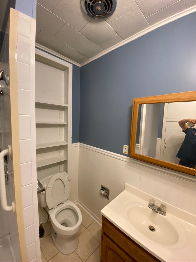 1st Floor Bath - 4146 Falls Rd