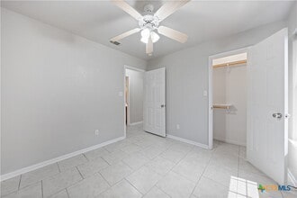 Building Photo - 164 Lake Forest Dr