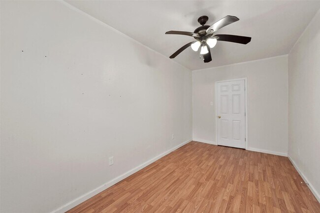 Building Photo - 214 Schilling Ave
