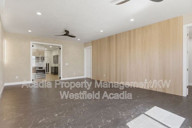 Building Photo - 1437 W Valley Dr