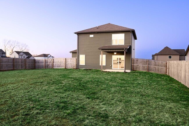 Building Photo - Charming Home With Eat In Kitchen, Granite Countertops, and Glass Door Tiled Shower