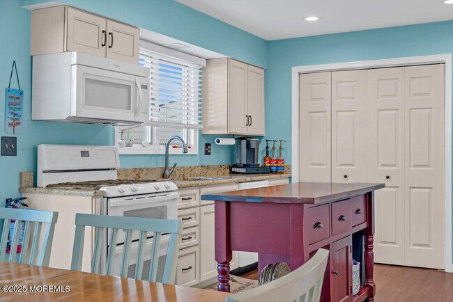 Building Photo - 826 Forepeak Dr