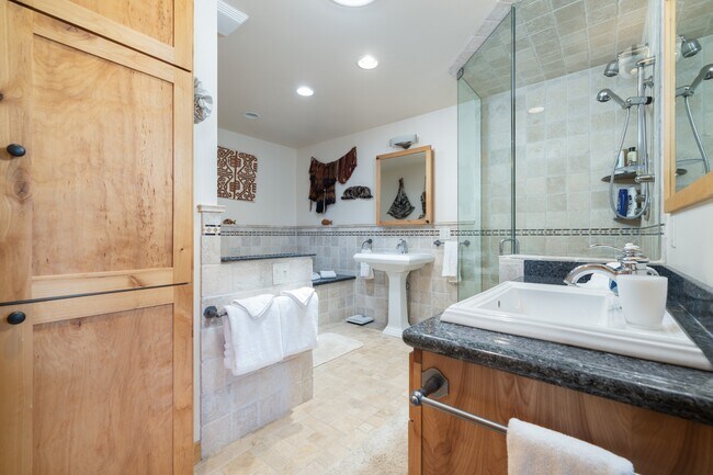 Building Photo - 8225 N Spring Gulch Rd