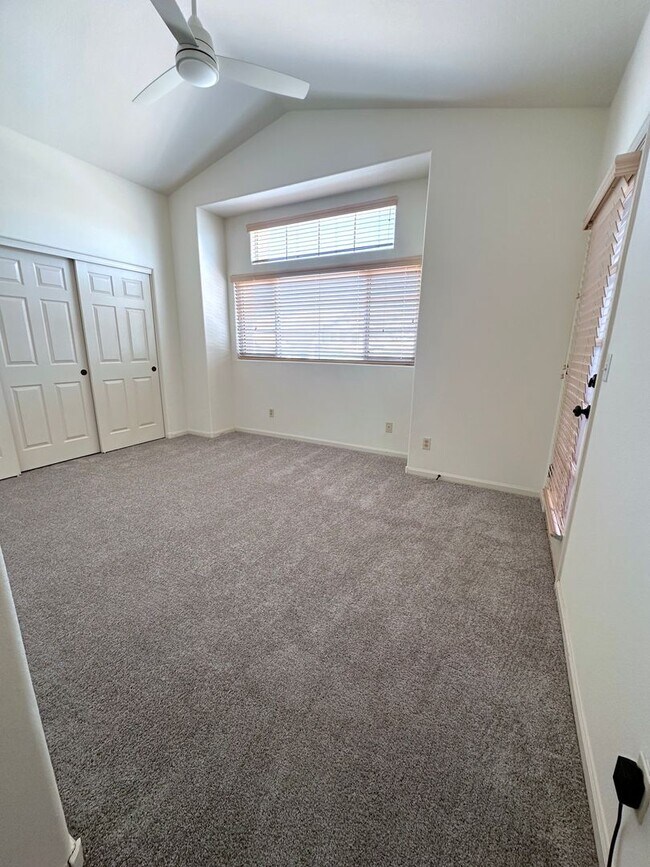 Building Photo - 1601 E Glenhaven Dr