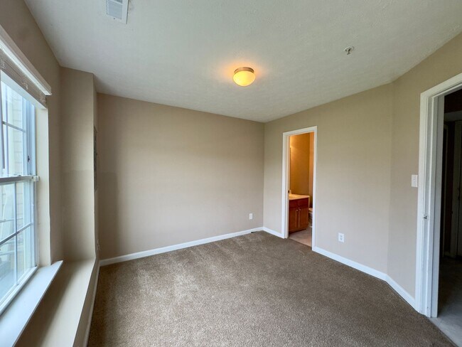 Building Photo - Charming 3BD/2BA/2 Half Bath Townhome with Garage in Aberdeen, MD!