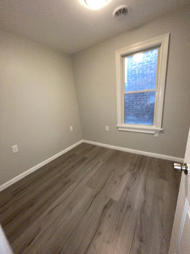 Building Photo - 46 Craig St