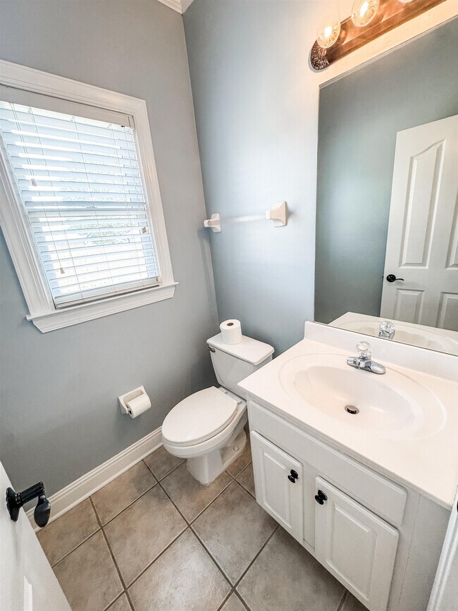 Building Photo - 464 Thornbuck Cove