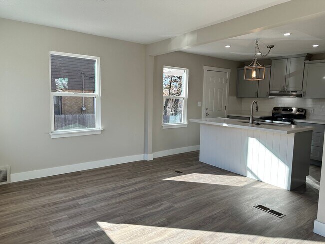 Building Photo - Darling remodeled 5 bedroom 2 bathroom home in the heart of Ogden