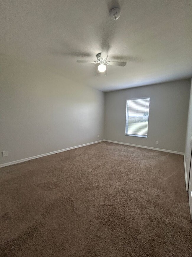 Building Photo - 3 Bedroom 2 Bath 2 Car Garage In Cape Coral!