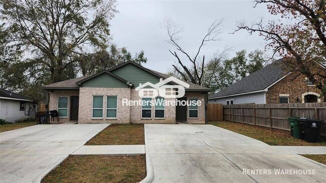 Primary Photo - Only 3 years old, this modern duplex is a ...