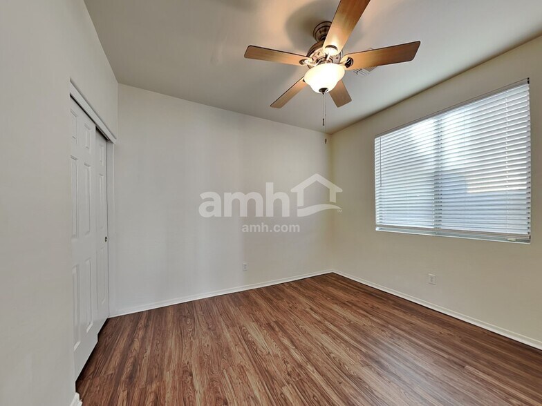 Building Photo - 8027 W Clara Ln