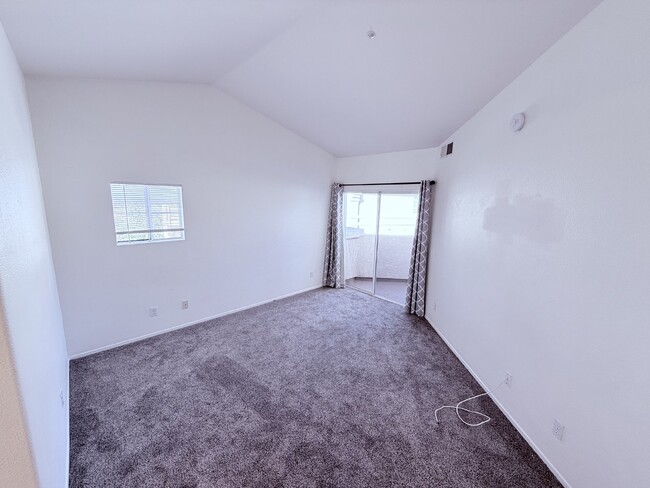 Building Photo - 2-Bed, 2-Bath Condo with Fireplace in San ...