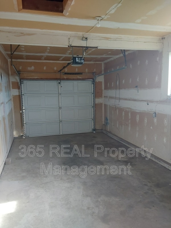 Building Photo - 803 4th St