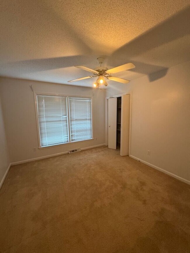 Building Photo - Long Leaf Acres